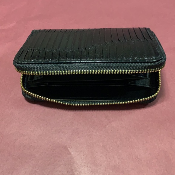 Black Shiny Faux Leather Pleated Wallet (6x1x4 in) - Picture 4 of 12